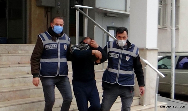 Polise yakalanmamak için alt katın balkonuna atladı!