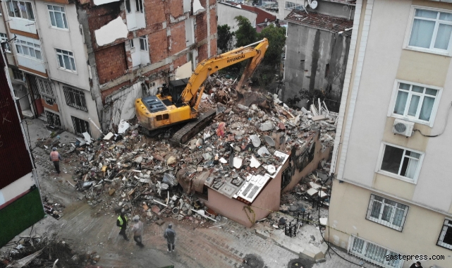 Üsküdar'da patlamanın binada bıraktığı tahribat havadan görüntülendi!