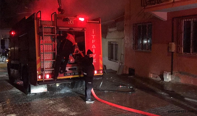 2 katlı binada çıkan yangında 3 kişi dumandan zehirlendi!