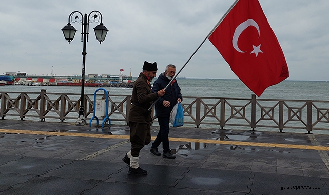 4 yıldır Türk bayrağıyla Çanakkale’ye yürüyor!