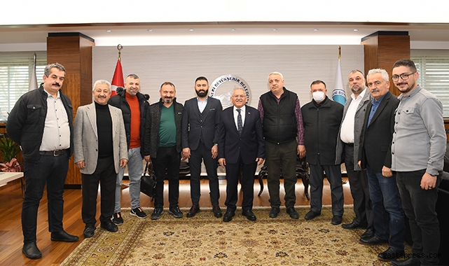 Başkan Büyükkılıç'a esnaflardan teşekkür ziyaretleri 