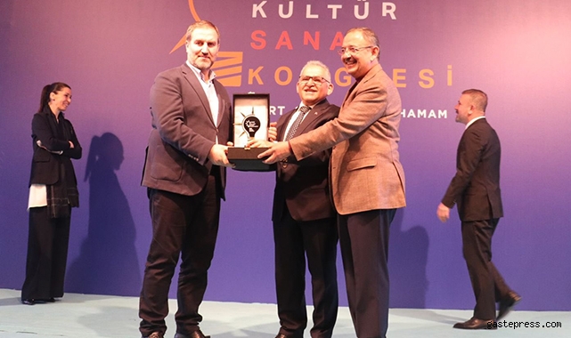 Başkan Büyükkılıç'a “Yılın en iyi yenilikçi yaklaşım" ödülü!