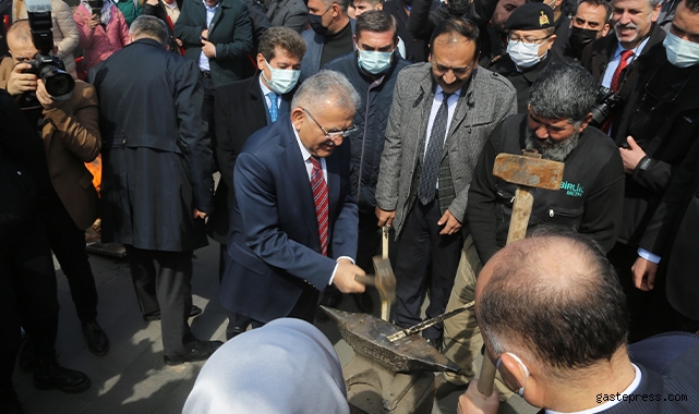 Başkan Büyükkılıç, Baharın Habercisi Nevruz ateşini yaktı, örste demir dövdü!