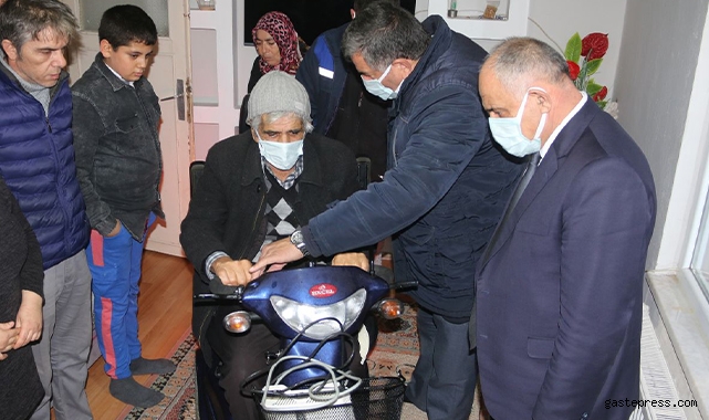 Başkan Öztürk engelli vatandaşı kandil günü mutlu etti!