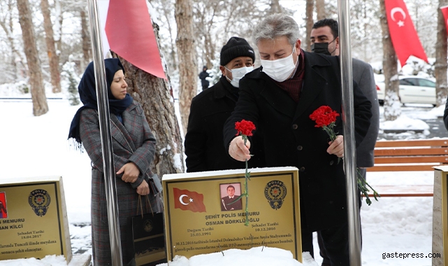 Başkan Palancıoğlu şehitliği ziyaret etti!