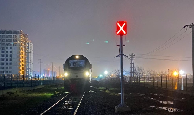 Diyarbakır’da trenin çarptığı genç kız ağır yaralandı!