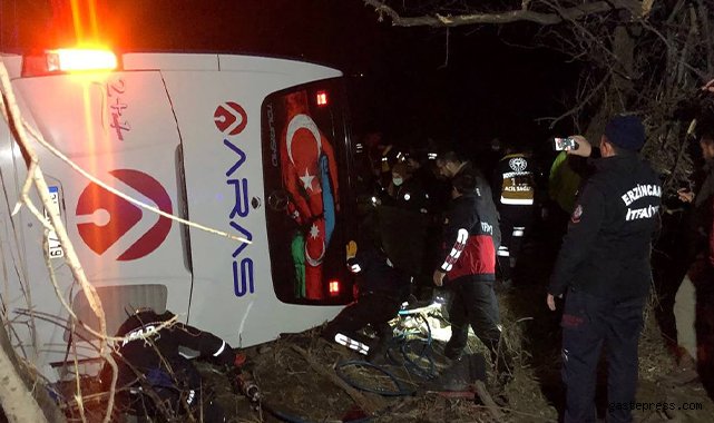 Erzincan-Erzurum karayolu Altınbaşak mevkiinde yolcu otobüsü şarampole uçtu: 1 ölü, 33 yaralı