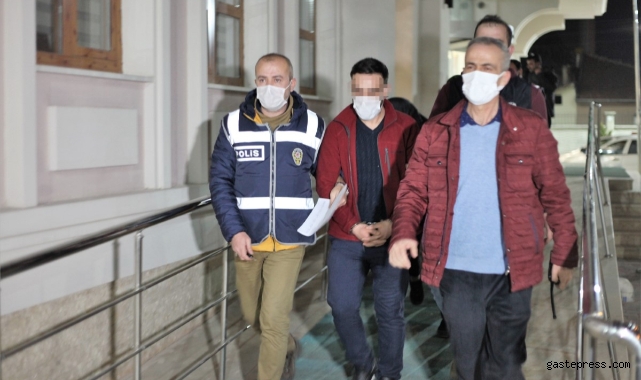Gece duvarı delip soygun yaptı, gündüz karısı altınları kuyumcuda sattı!