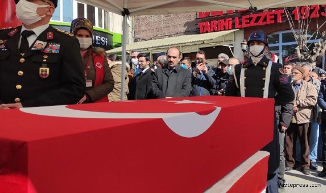 Kalp krizi sonucu hayatını kaybeden Astsubay son yolculuğuna uğurlandı!