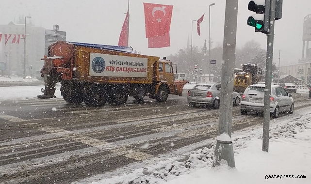 Kayseri Büyükşehir'in Karla Mücadelesi Canla Başla Sürüyor!
