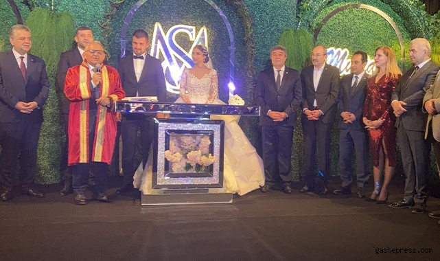 Yücel ailesinin mutlu günü!