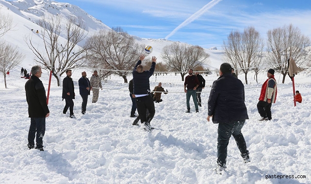 Kayseri Yahyalı Belediyesi personeli kar festivalinde buluştu!
