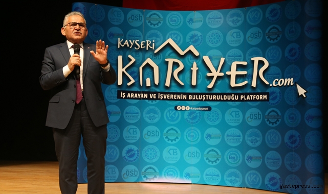 Memduh Büyükkılıç'tan Üniversitelilere: "Kariyer Merkezimiz ile Mutlaka Tanışın"