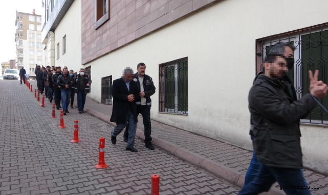 Milyonluk tütün operasyonunda gözaltına alınan 18 kişi adliyede!