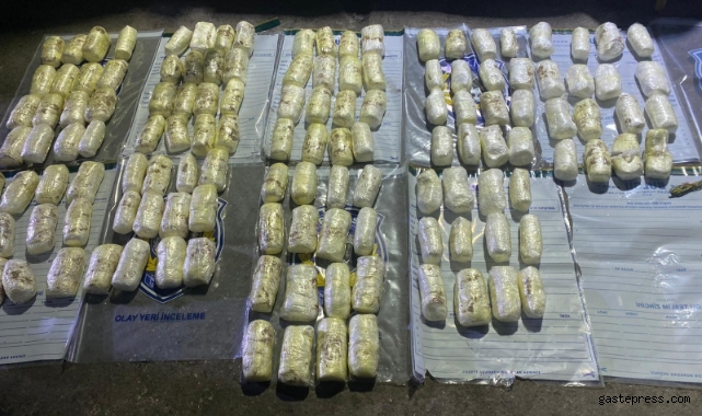 Polis memurunun sürücülüğünü yaptığı araçtan 52 kilo 500 gram patlayıcı çıktı!