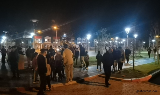 13 yaşındaki genç parkta bıçaklandı!