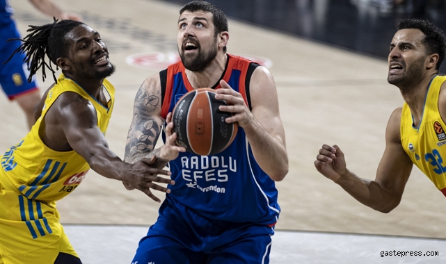 ALBA Berlin'i deviren Anadolu Efes play-off'a kalmayı garantiledi!