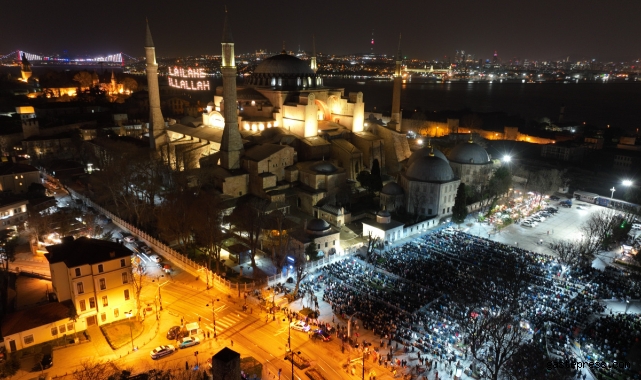 Ayasofya'da 88 yıl aranın ardından ilk teravih heyecanı!