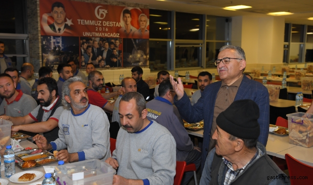 Başkan Büyükkılıç sahuru mobilya işçileriyle yaptı!