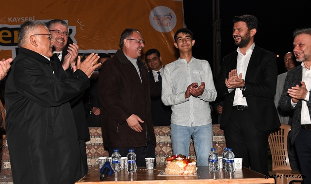 Başkan Büyükkılıç ve Mehmet Özhaseki gençlerle buluştu!
