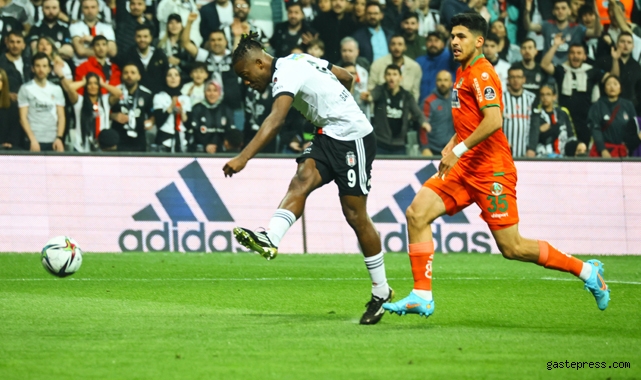 Beşiktaş yeni hocasıyla Alanyaspor engelini farklı geçti!