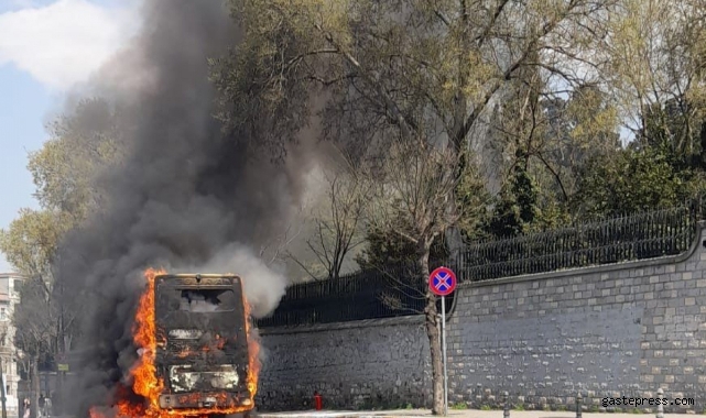 Beyoğlu'nda 40 yolculu İETT otobüsü alev topuna döndü!