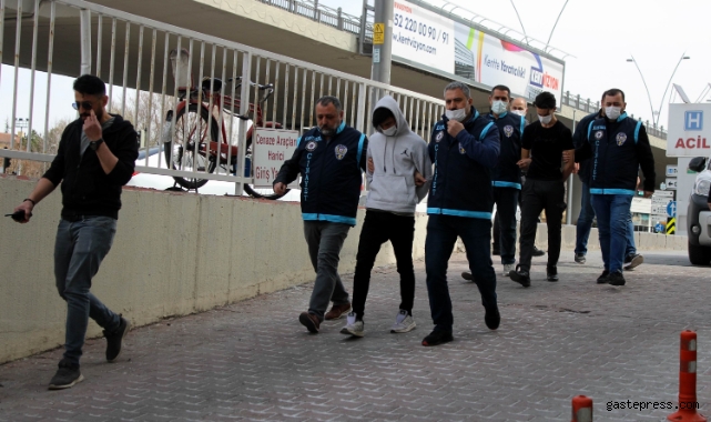 Boğazını keserek öldürdükleri şahsı yakan zanlılar yakalandı!