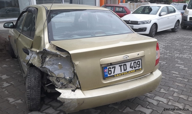 Çarpışan otomobillerden biri takla attı: 1 kişi yaralandı! 