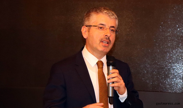 Çopuroğlu: “Vekillerimiz hür iradesiyle çıkıp istediğini söyleyebilir”