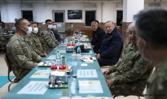 Cumhurbaşkanı Erdoğan'dan Mehmetçiğe iftar sürprizi!