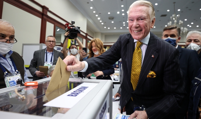 Fenerbahçe Yüksek Divan Kurulu başkanlığını Uğur Dündar kazandı!