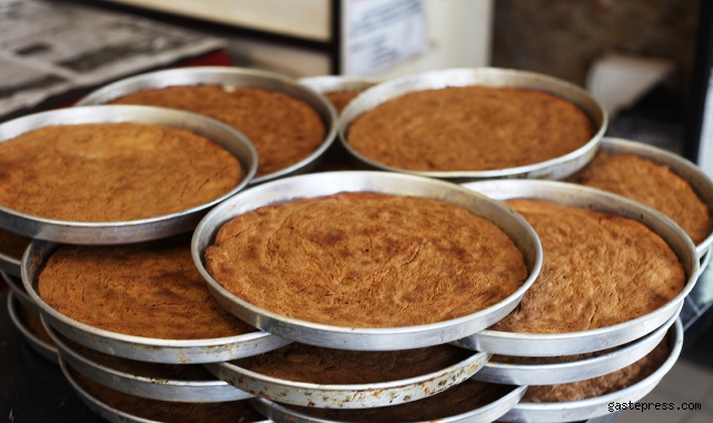İftarda tatlı, sahurda ekmek vazgeçilmez lezzet; tahinli pide!