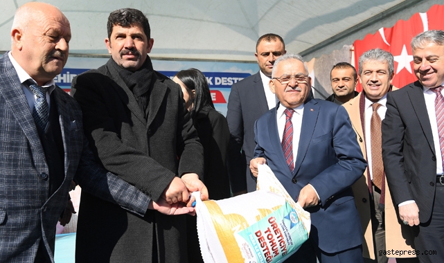 Kayseri Büyükşehir'den tarıma 3 ayda 25 milyon TL'lik 3 bin ton tohum desteği!
