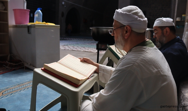 Kayseri'de 773 yıllık medresede itikafa girdiler!