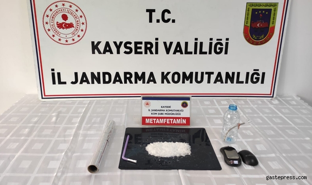 Kayseri'de İş yerinde uyuşturucu satan 2 kişi yakalandı!