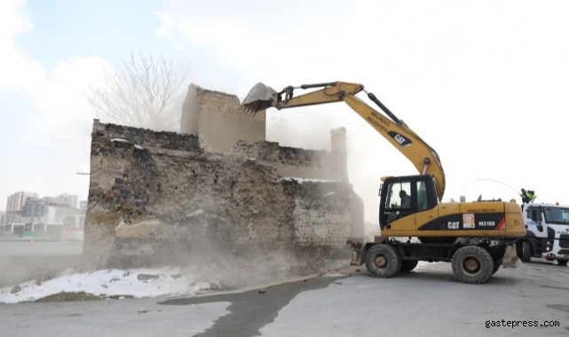 Kayseri Melikgazi'de metruk bina yıkımları devam ediyor!