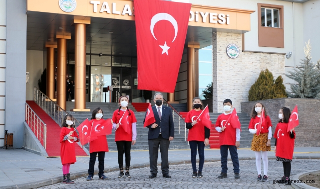 Kayseri Talas Belediye Başkanı Mustafa Yalçın'dan 23 Nisan Mesajı!
