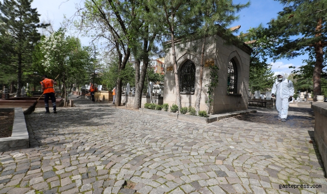 Kayseri Talas’ta mezarlıklar bayrama hazırlanıyor!
