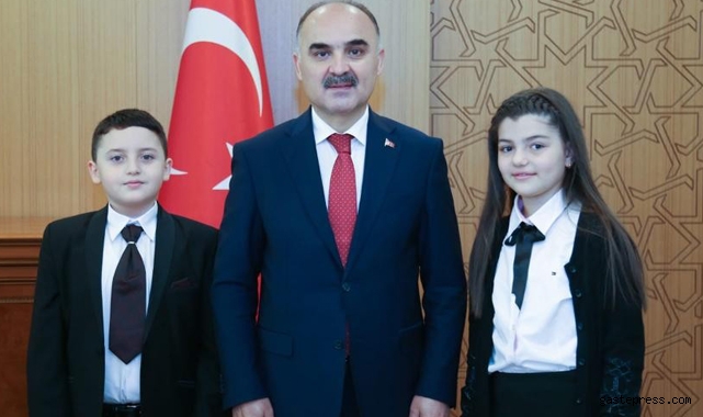Kayseri Valisi Şehmus Günaydın’ın Koltuğuna Sena Ulusoy Oturdu!
