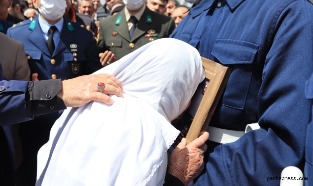 Şehidin naaşı son kez baba evinde!
