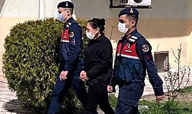 Yaşlıları uyutup soyan kadın battaniyenin içinden çıktı!