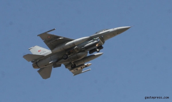 Yunanistan'ın provokasyonuna Türk jetleri müdahale etti!