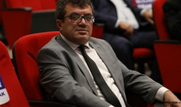 Adnan Kenanoğlu, "Belediye otobüs durakları sadece durak"