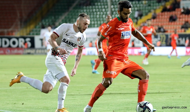 Alanyaspor 3 puanı 3 golle aldı!