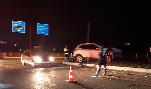Ciple otomobil çarpıştı: 7 yaralı!