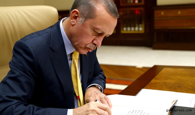 Cumhurbaşkanı Erdoğan'ın imzasıyla bakanlıklar ve bazı kadrolarda görevden almalar!
