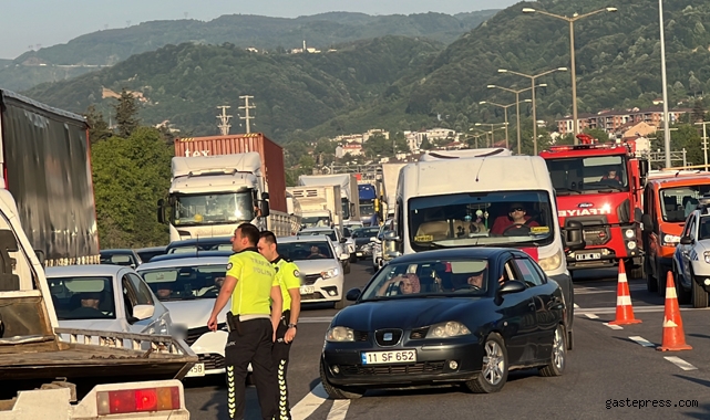 Düzce'de yaşanan iki ayrı kazada 12'si çocuk 19 kişi yaralandı!