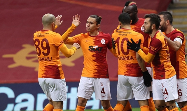 Galatasaray'da isimler netleşti 8 oyuncu ayrılıyor! Arda Turan'dan flaş karar!
