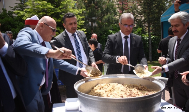 Hidayet Aydoğan Sosyal Bilimler Lisesi’nde pilav günü!