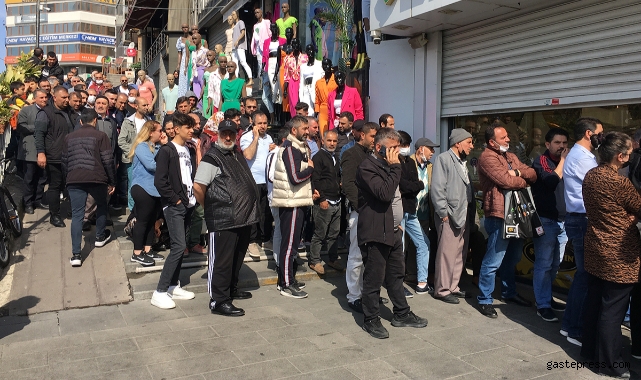 İstanbul Şirinevler'de bayram öncesi metrelerce 'ucuz' baklava kuyruğu!